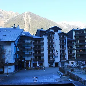 modern-studio-proche-centre-chamonix.hotels-rhonealpes.com/